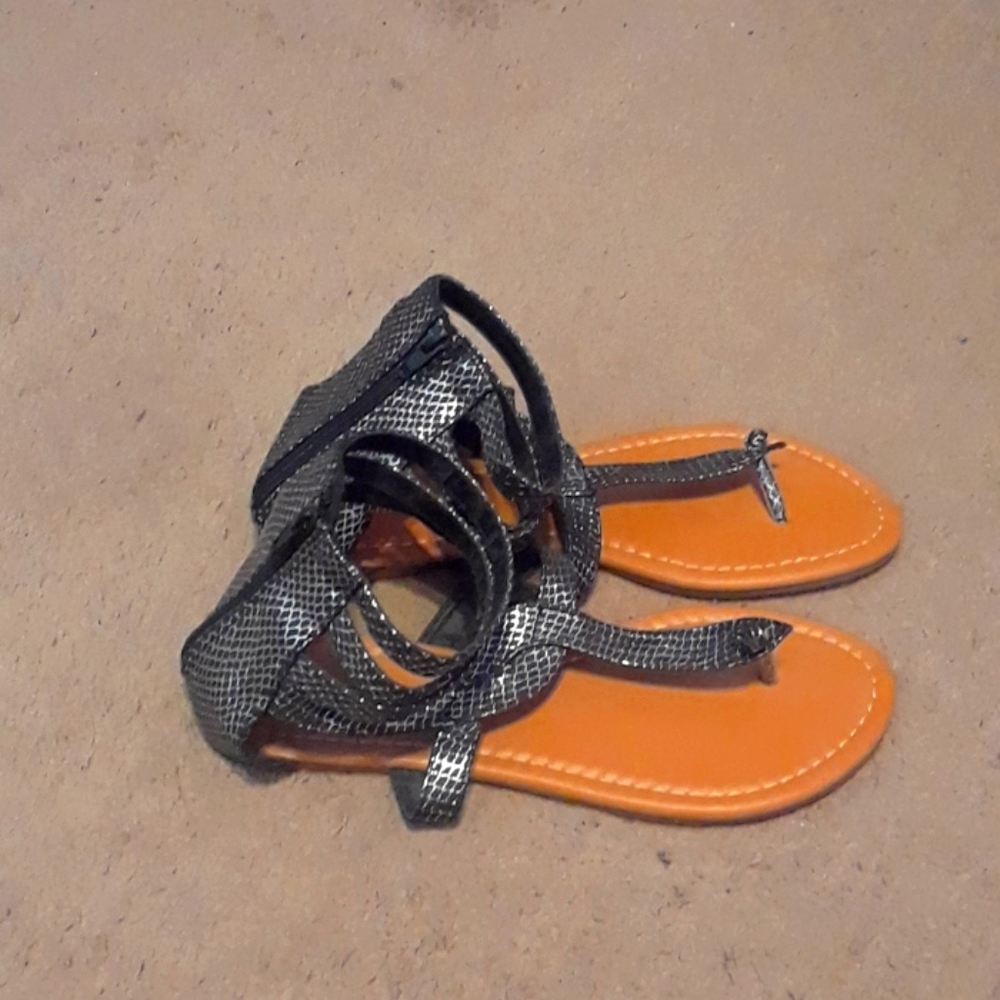 Black sandles